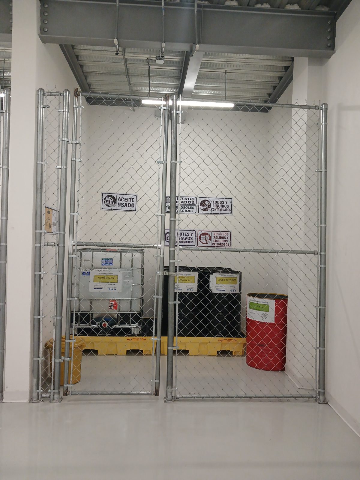 ATRP — Almacén Temporal Residuos Peligrosos (vista interior)